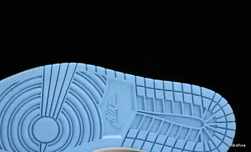 CZ0790-104 Dark Retro  1 Low Powder OG Blue Jordan  Black  0423